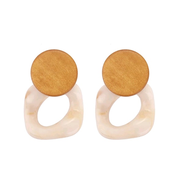 *BOGO* Trendy Acrylic & Wood Earrings - Picture 4 of 5